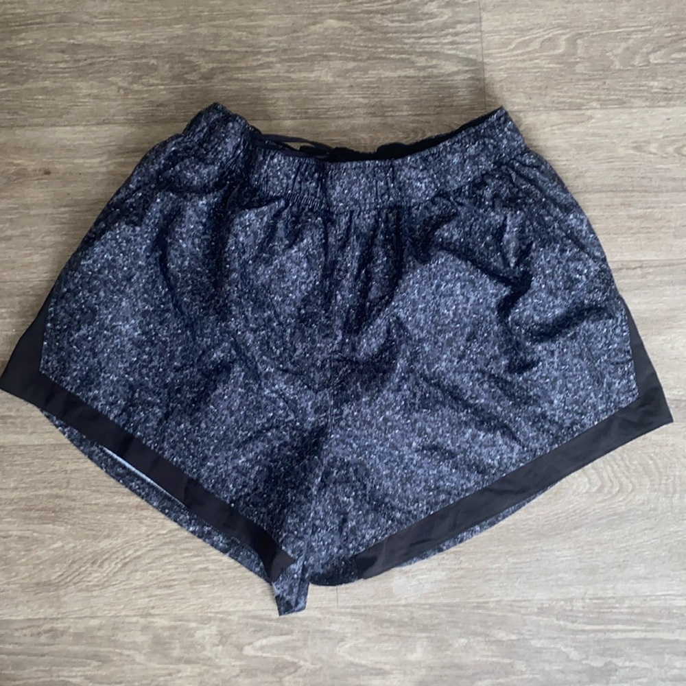 ATHLETIC SHORT GRAY AND BLACK SIZE XXL(20)